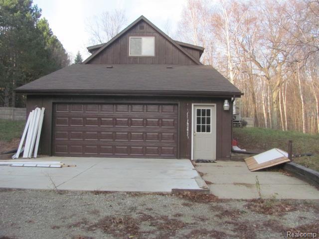 5594 Jefferson Road North Branch, MI 48461 - Photo 3 of 9 3garage.JPG