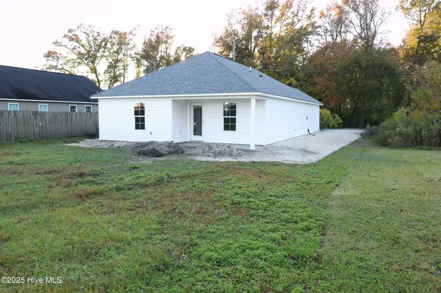 $255,000 | 205 Jenkins Avenue, Maysville, NC 28555