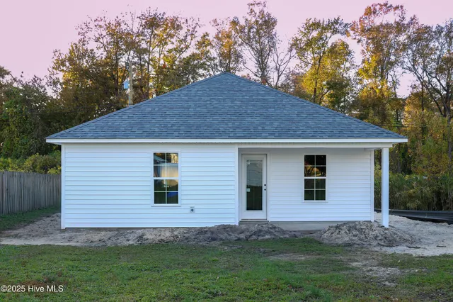 $247,500 | 205 Jenkins Avenue, Maysville, NC 28555