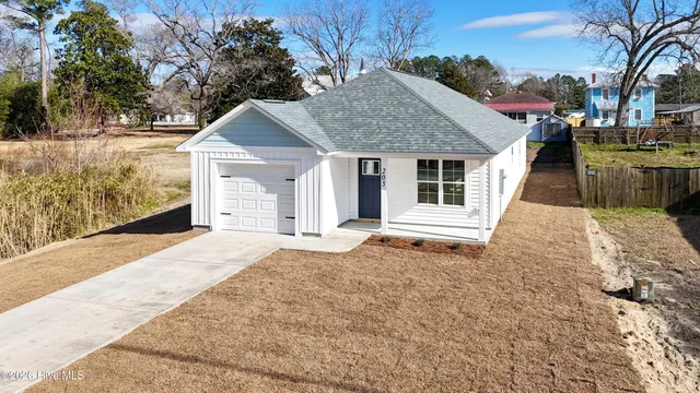 $247,500 | 205 Jenkins Avenue, Maysville, NC 28555