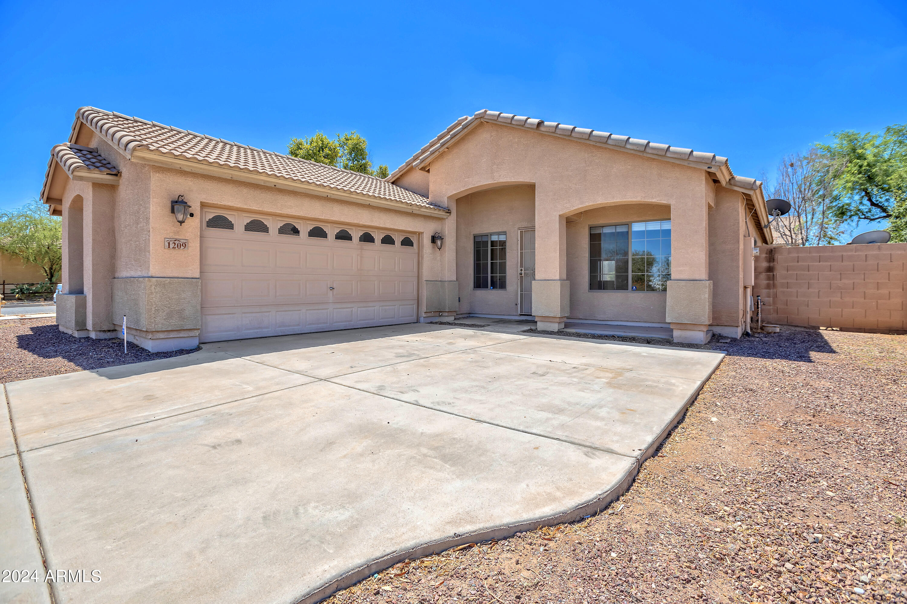 1209 West Vineyard Road Phoenix, AZ 85041 - Photo 1 of 31 Vineyard - 0178