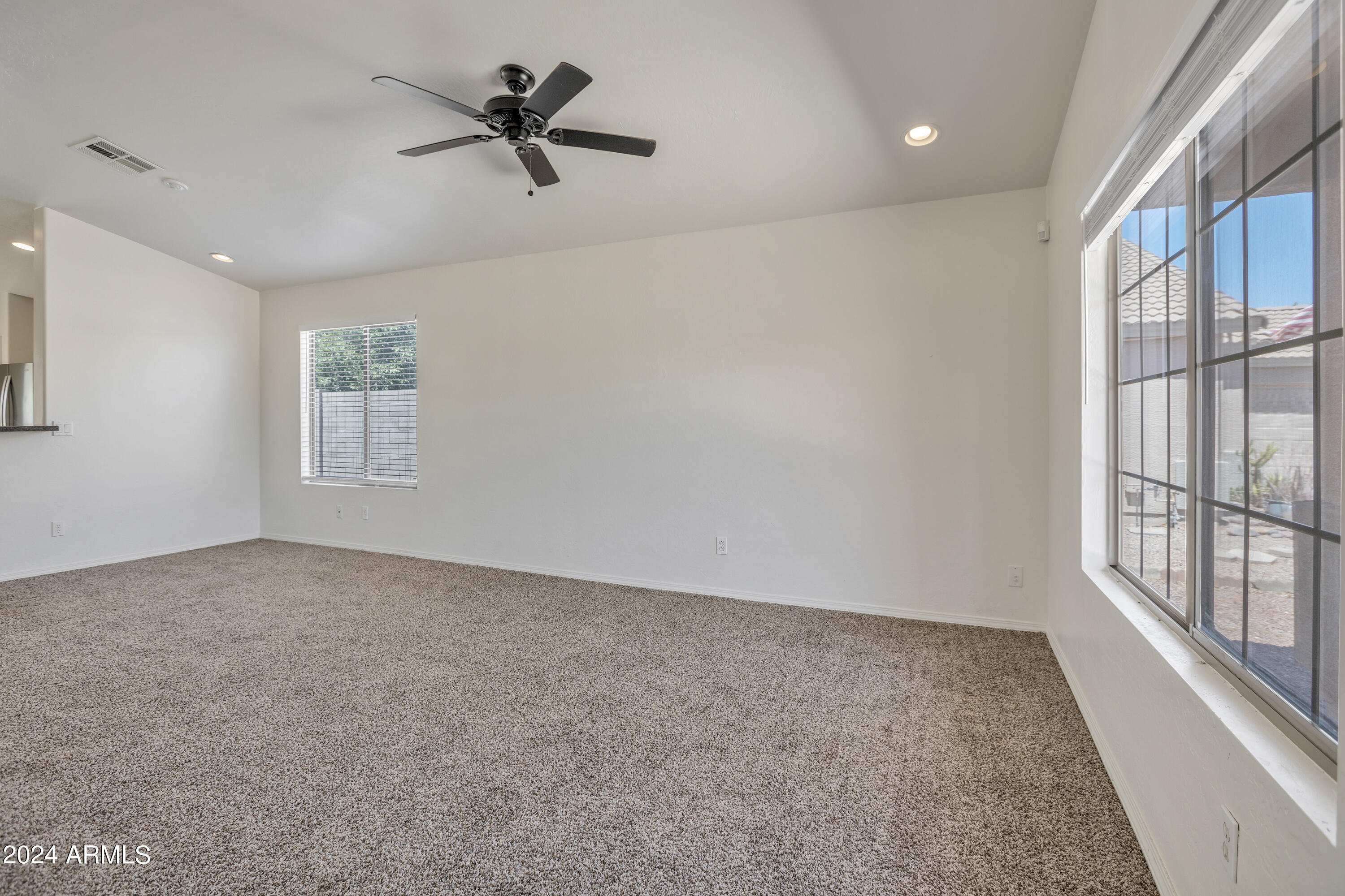 1209 West Vineyard Road Phoenix, AZ 85041 - Photo 3 of 31 Vineyard - 1087