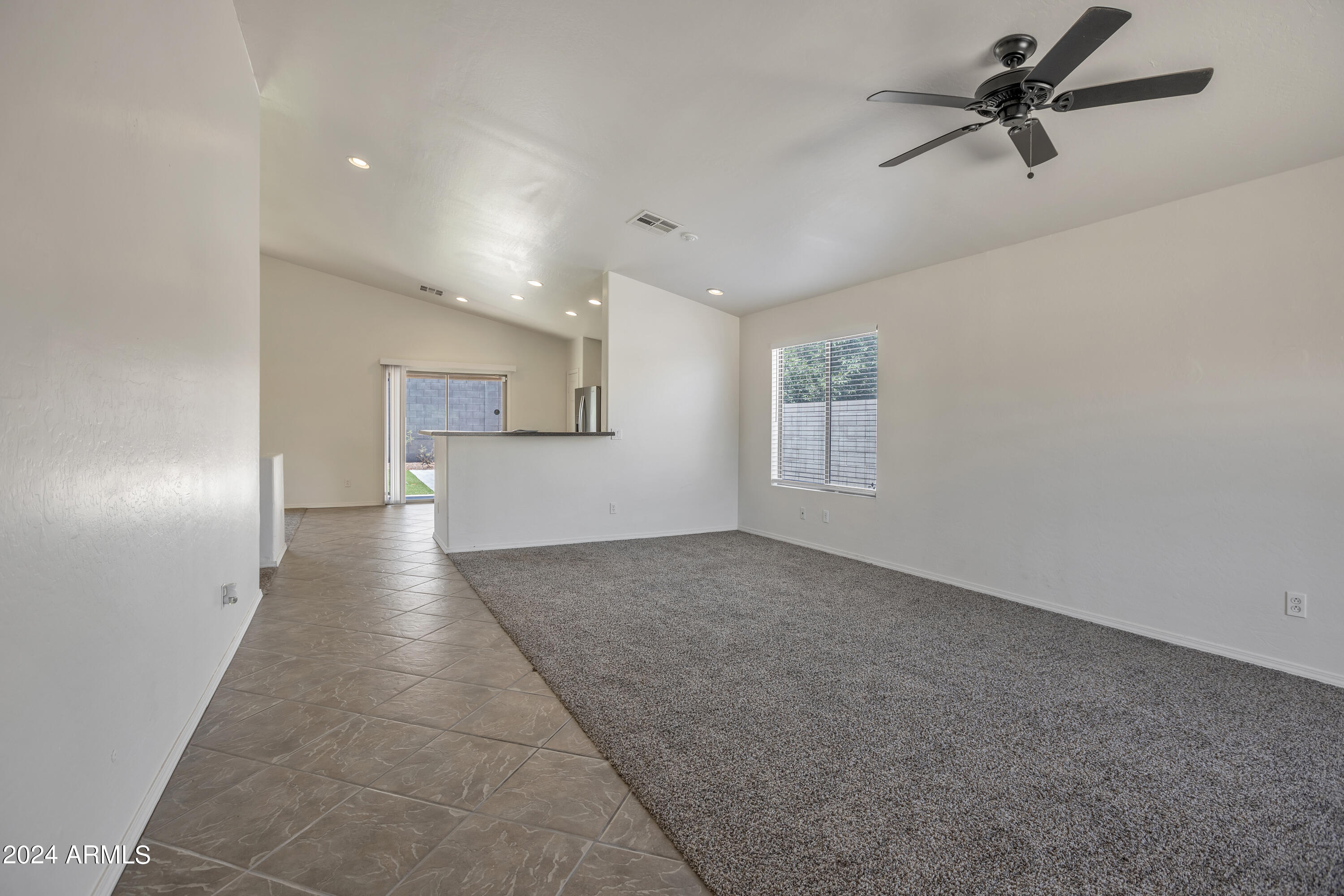 1209 West Vineyard Road Phoenix, AZ 85041 - Photo 4 of 31 Vineyard - 1092