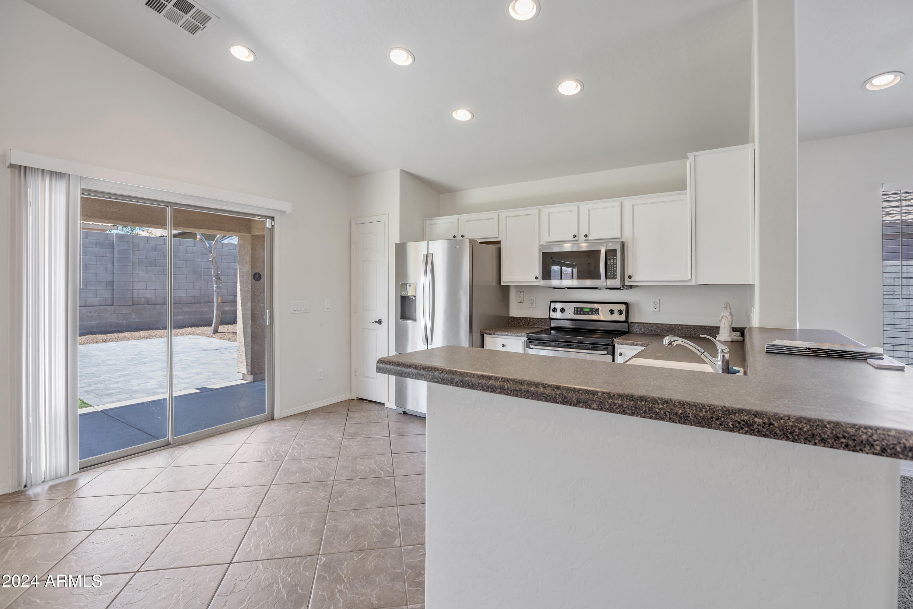 1209 West Vineyard Road Phoenix, AZ 85041 - Photo 8 of 31 Vineyard - 1112
