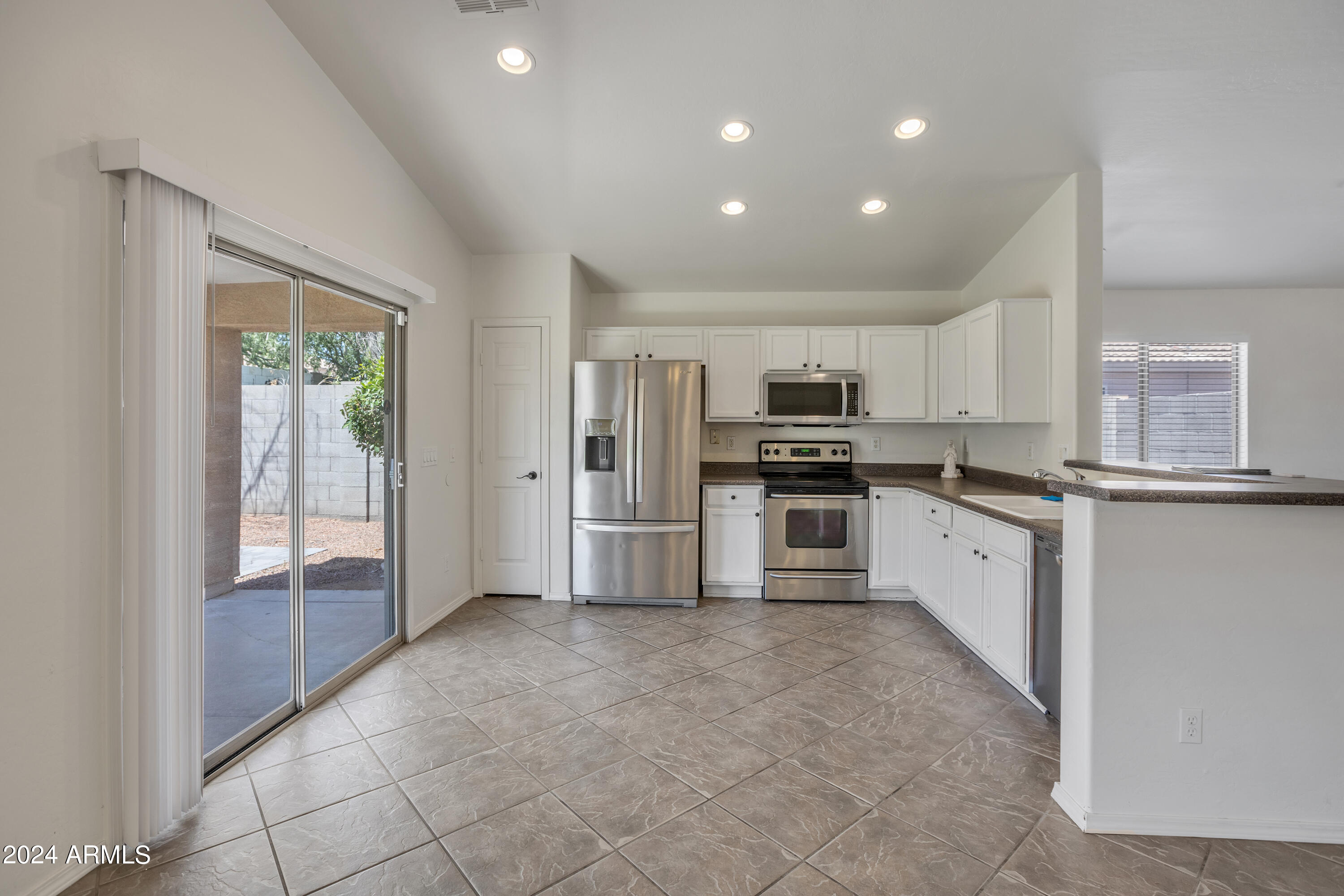 1209 West Vineyard Road Phoenix, AZ 85041 - Photo 9 of 31 Vineyard - 1117