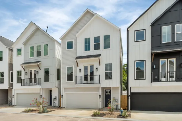 $349,900 | 5832 Highland Sun Lane, Houston, TX 77091