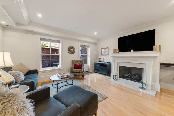 $4,900 | 349 Marlborough Street, Unit 1, Boston, MA 02115