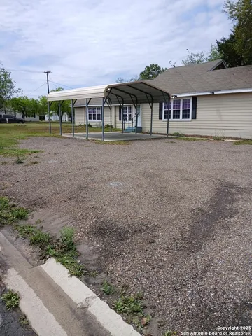 $330,000 | 1402 North Tyler, Christine, TX 78012