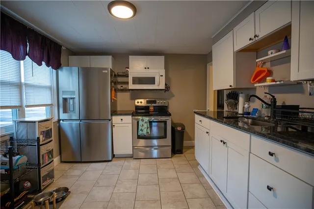 $360,000 | 166 Hopkins Hill Road, Coventry, RI 02816