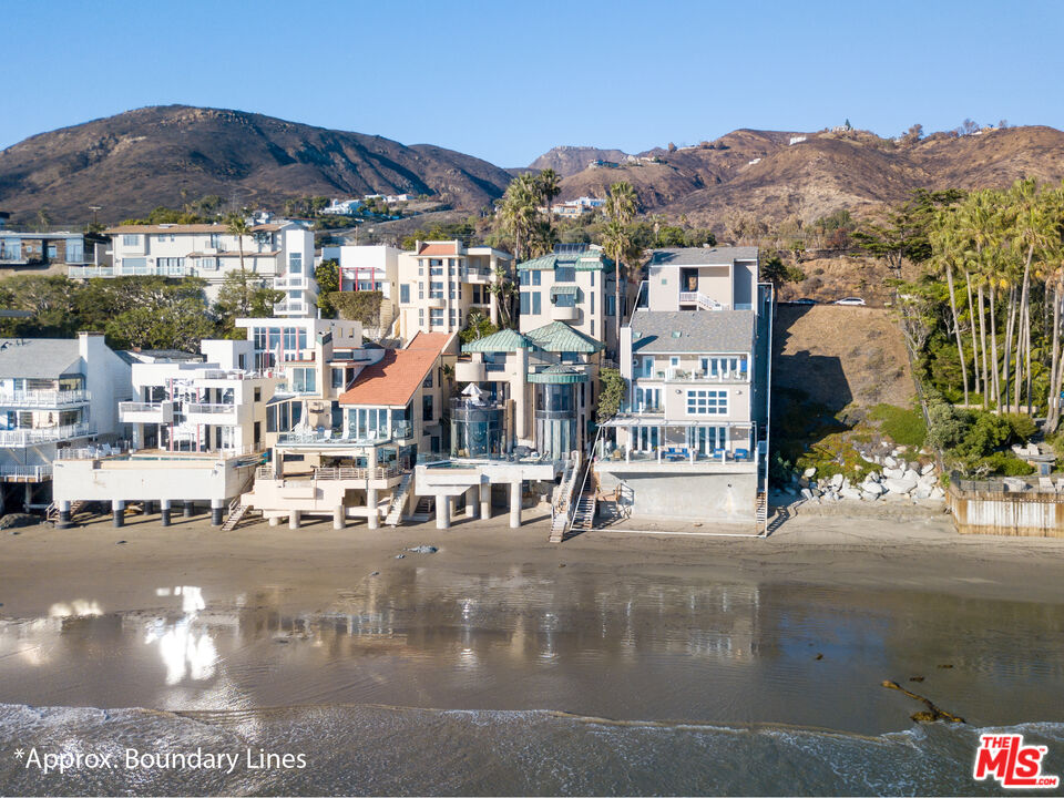 31444 Broad Beach Road Malibu, CA 90265 - Photo 32 of 36 a view of multiple houses with a street