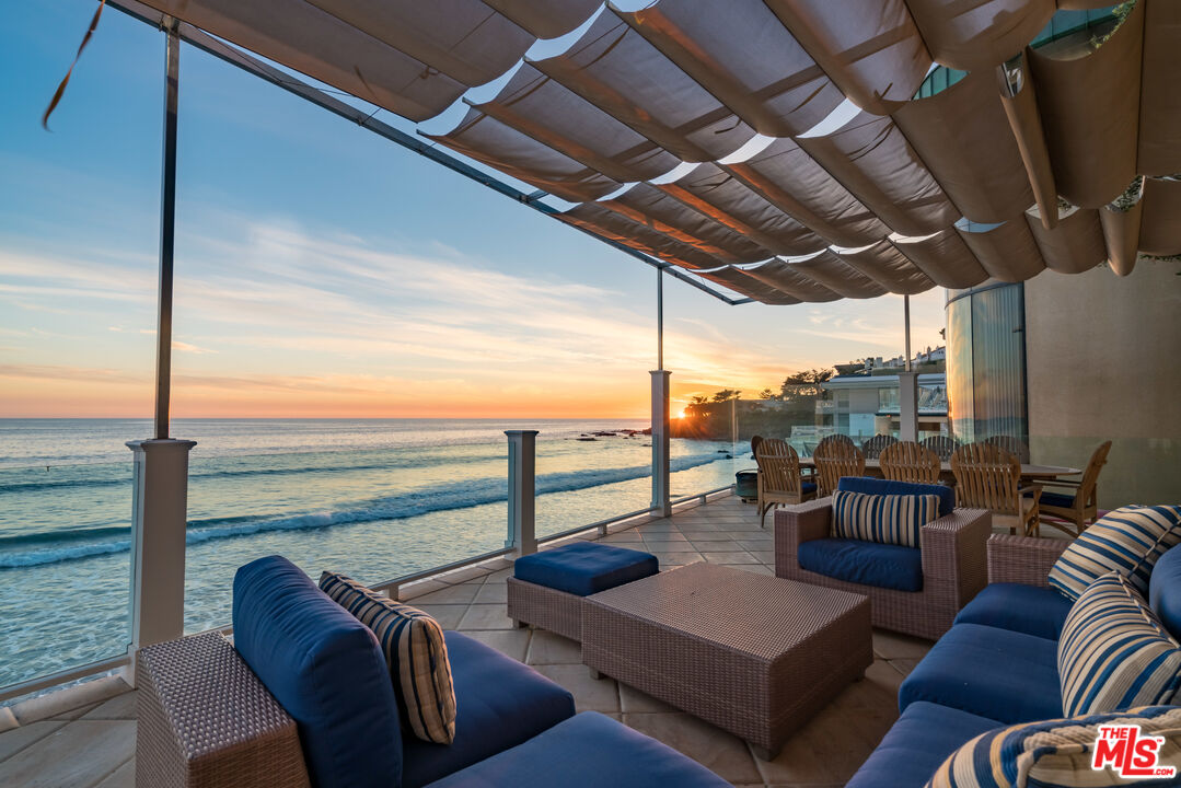 31444 Broad Beach Road Malibu, CA 90265 - Photo 33 of 36 a living room with furniture