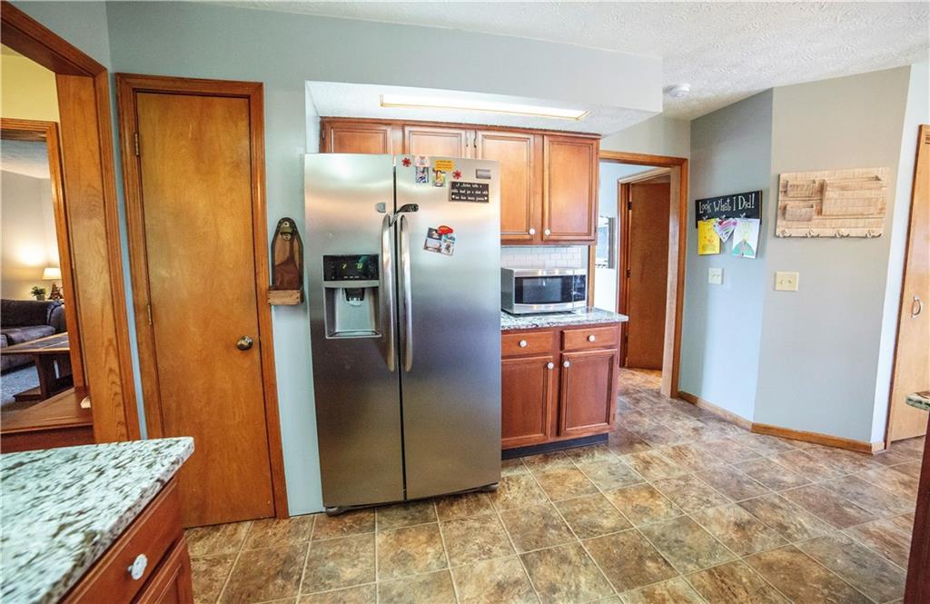 2453 Knobs End Court Springfield, OH 45502 - Photo 14 of 41