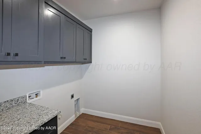 a view of utility room