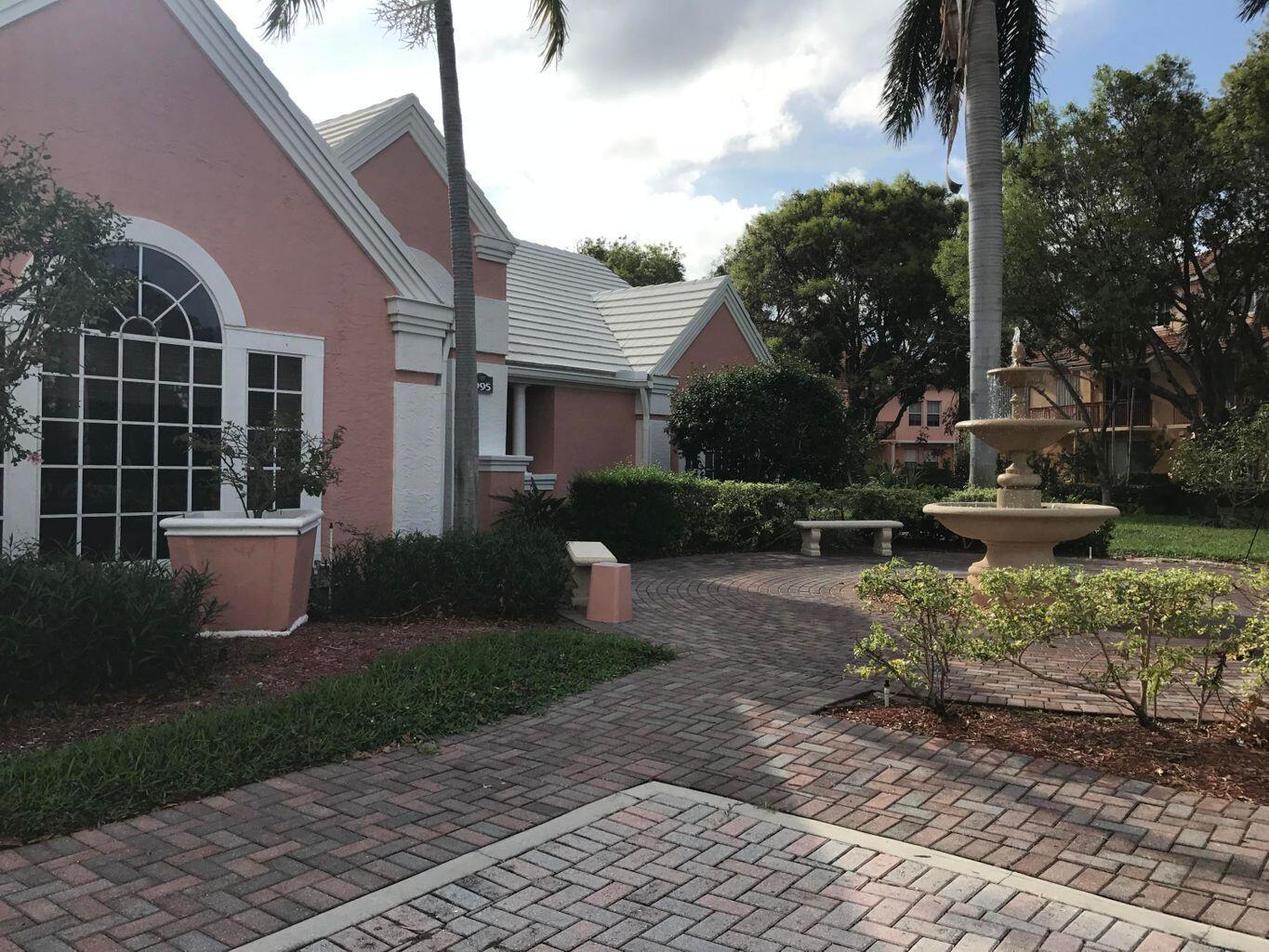 1385 Crystal Way, Unit M Delray Beach, FL 33444 - Photo 25 of 29 Community Entrance/Clubhouse