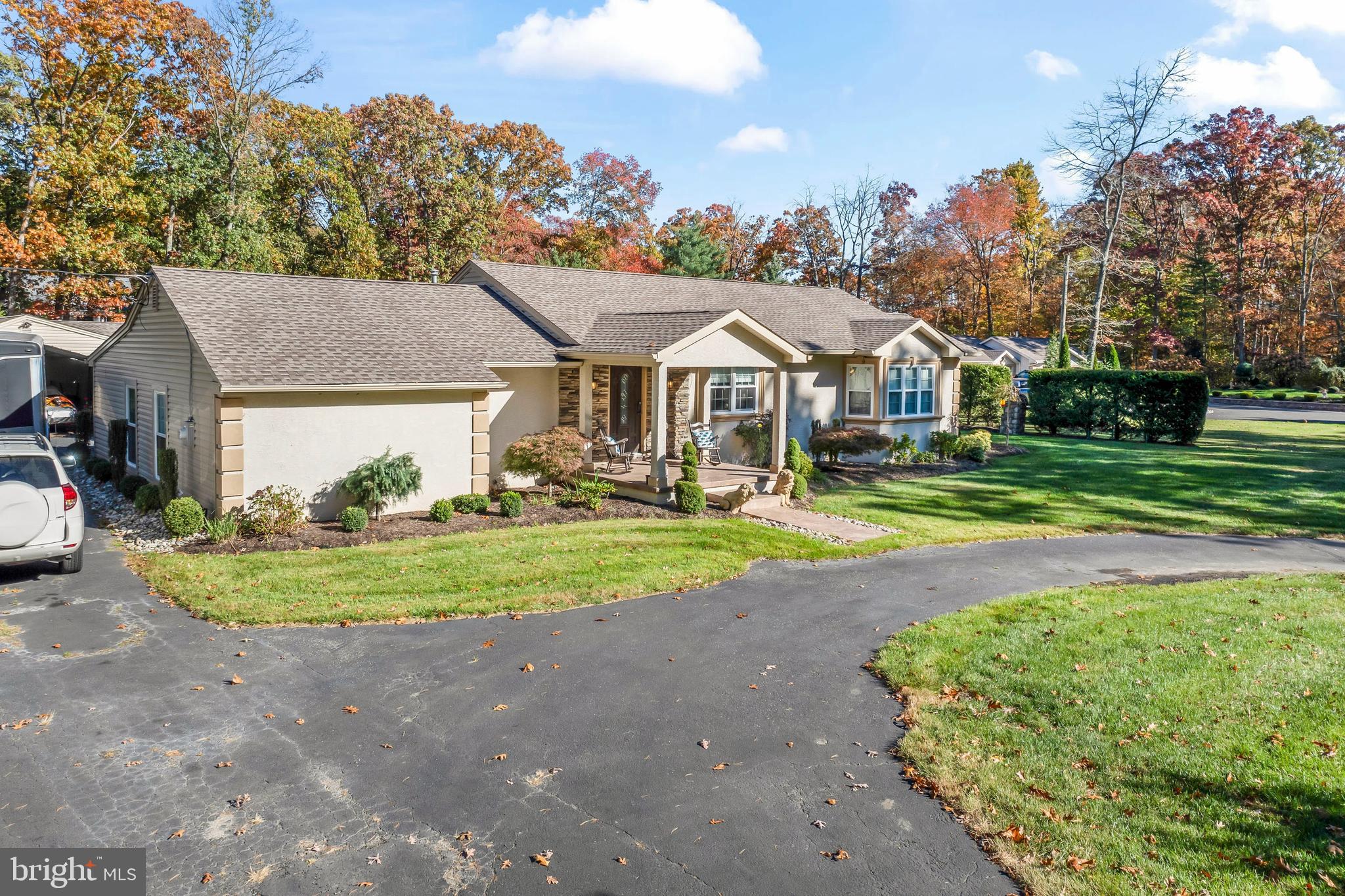 367 Hartford Road Mount Laurel, NJ 08054 - Photo 2 of 35 a front view of a house with garden