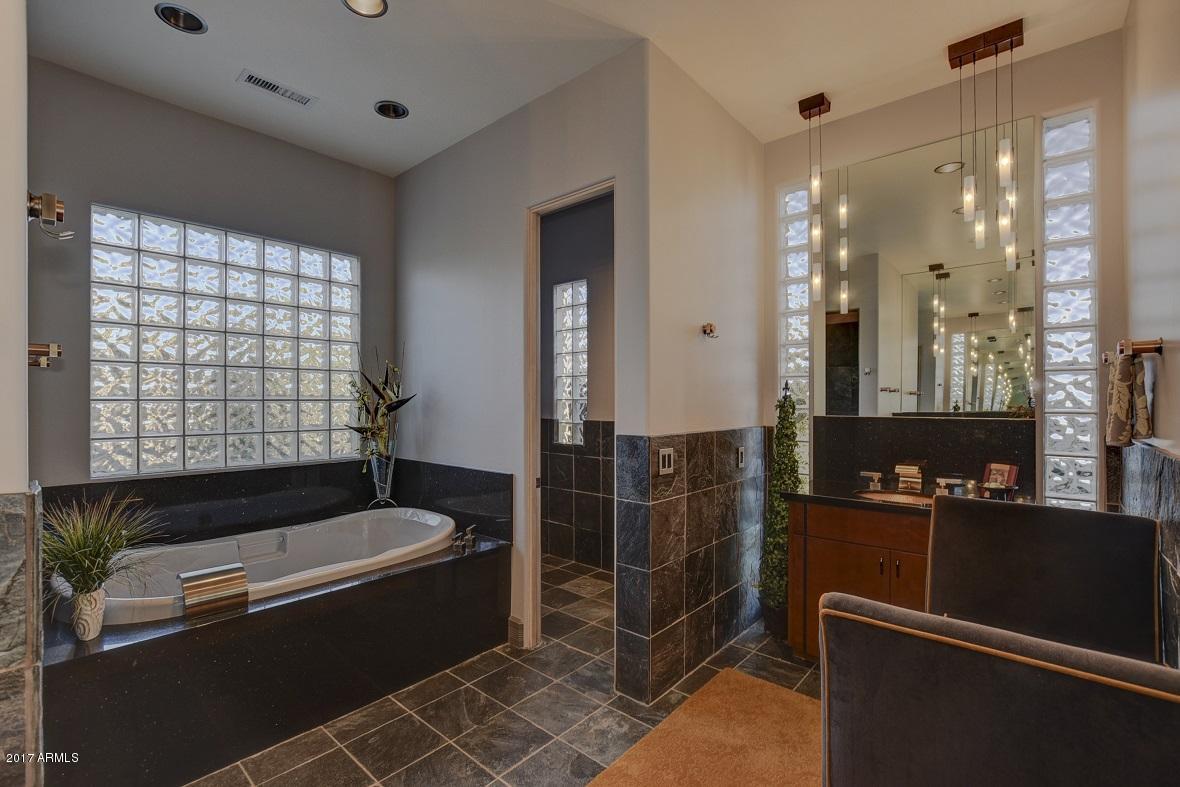 7200 West Rambling Road Prescott, AZ 86305 - Photo 28 of 35 Guest House Bathroom 2