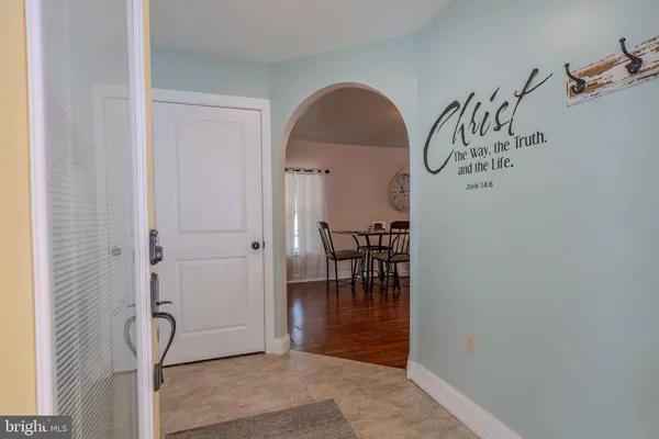 a view of livingroom with dining room