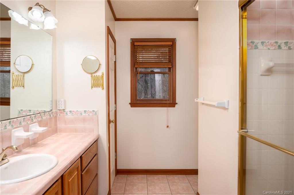 16 Camelfield Road Weaverville, NC 28787 - Photo 14 of 33 Gallery Image 14