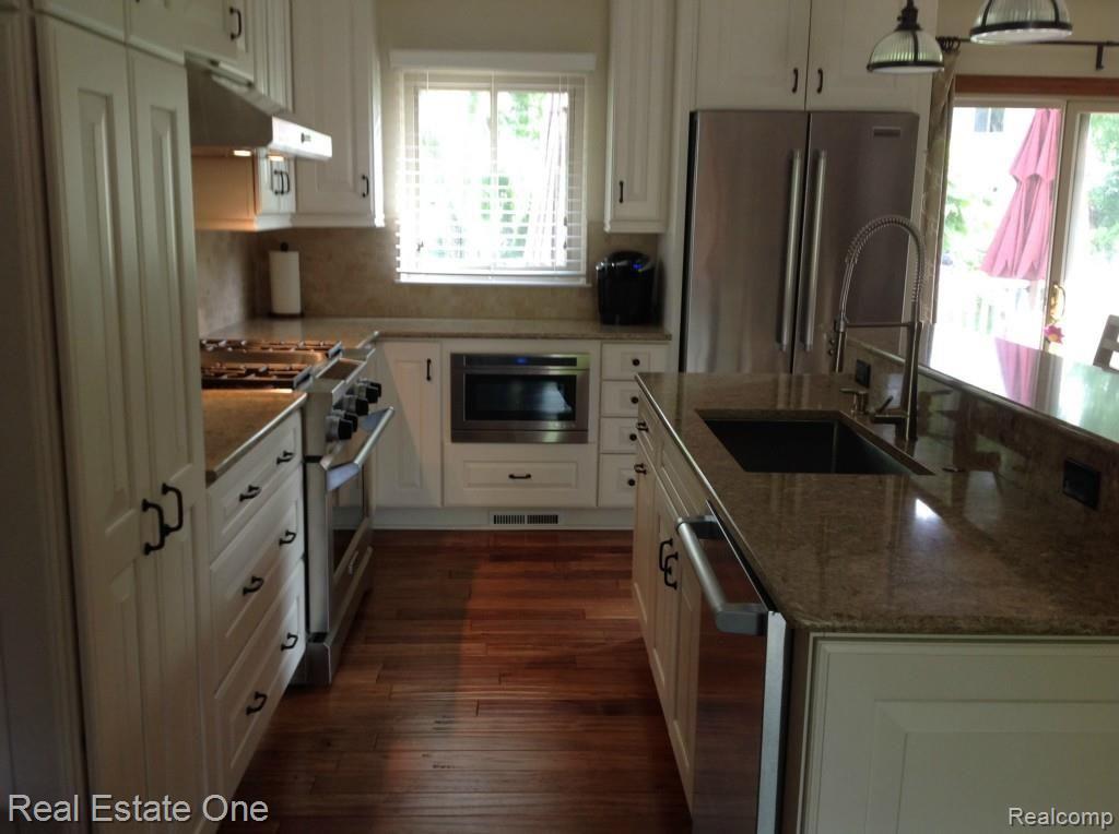 3711 Loon Lake Road Wixom, MI 48393 - Photo 13 of 40 STAINLESS STEEL APPLIANCES AND QUARTZ COUNTER TOPS