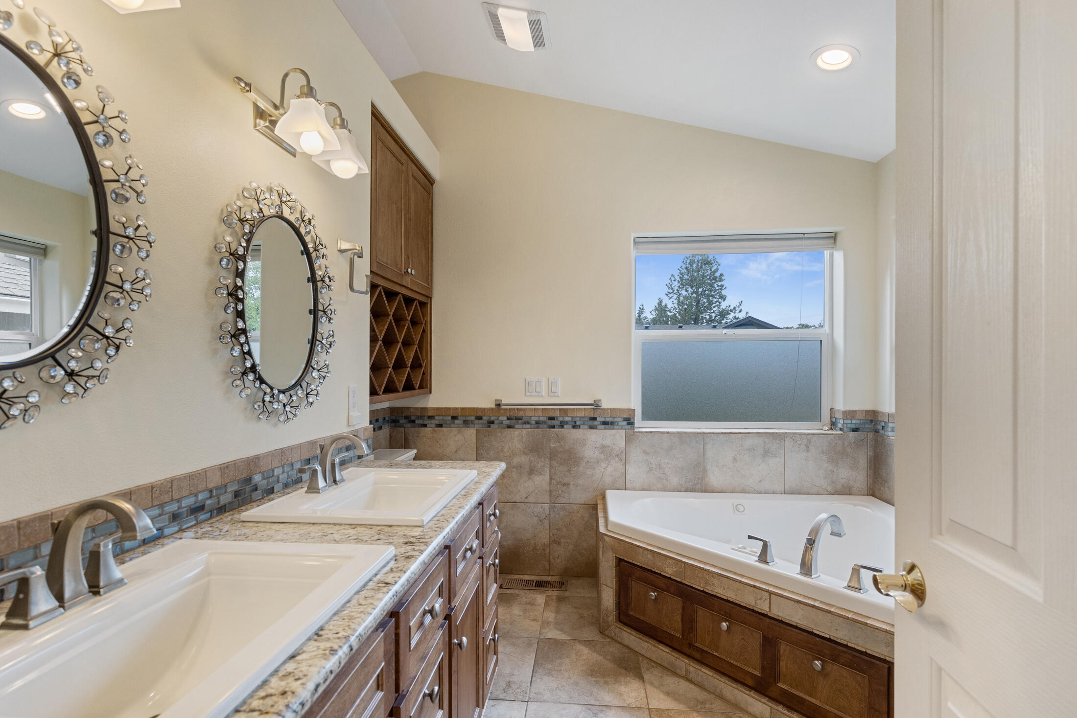 1230 Pleasant Valley Road Merlin, OR 97532 - Photo 28 of 66 0R1A0751