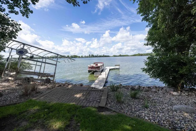 $699,900 | 4 South Fox Lake Drive East, Sherburn, MN 56171