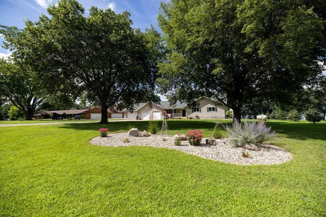 $699,900 | 4 South Fox Lake Drive East, Sherburn, MN 56171