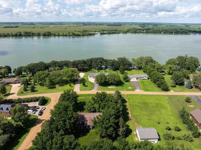 $699,900 | 4 South Fox Lake Drive East, Sherburn, MN 56171