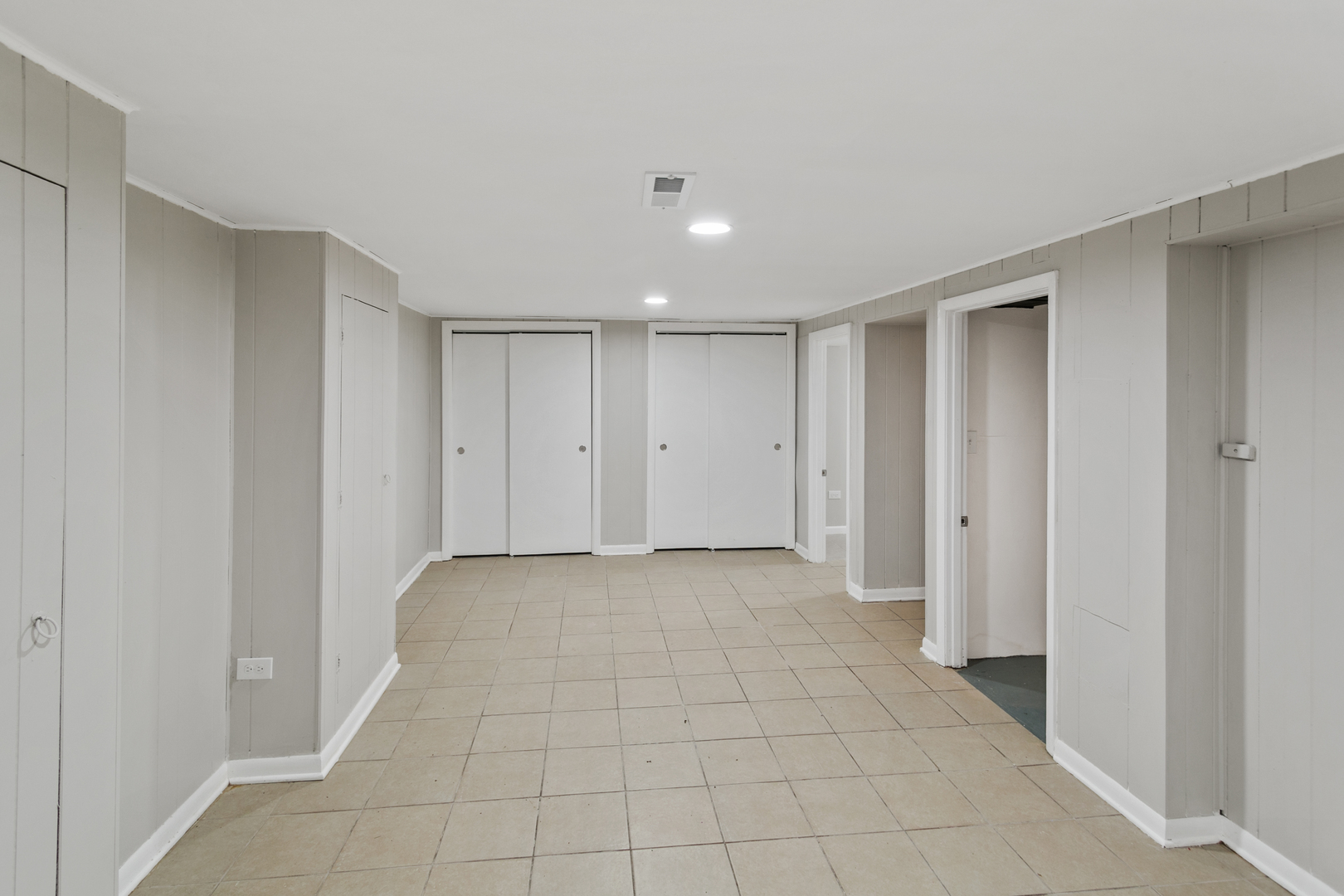 2110 Delaware Road Waukegan, IL 60087 - Photo 15 of 23