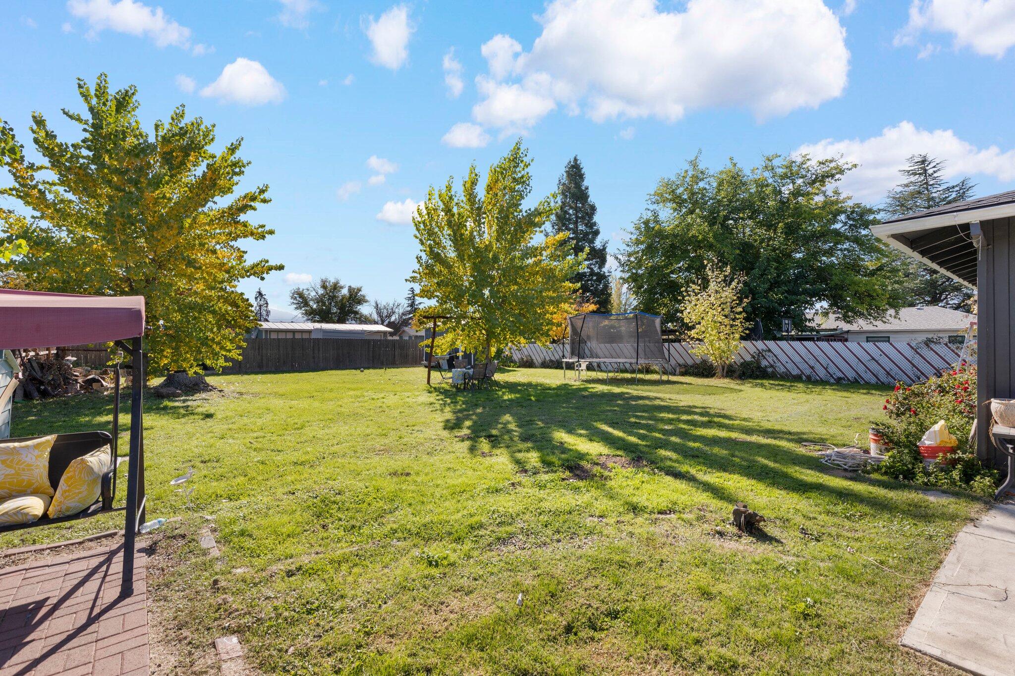 2020 Delta Waters Road Medford, OR 97504 - Photo 27 of 29 Mature Landscaping