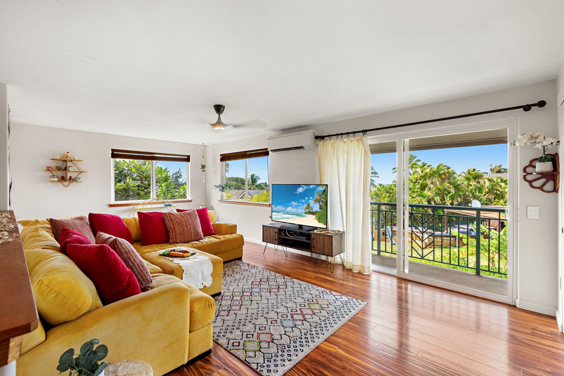 127 Punohu Lane, Unit 72 Lahaina, HI 96761 - Photo 30 of 43 a living room with furniture and a large window