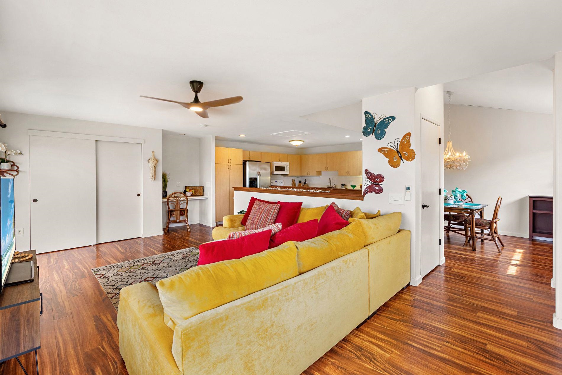127 Punohu Lane, Unit 72 Lahaina, HI 96761 - Photo 37 of 43 a living room with furniture and wooden floor