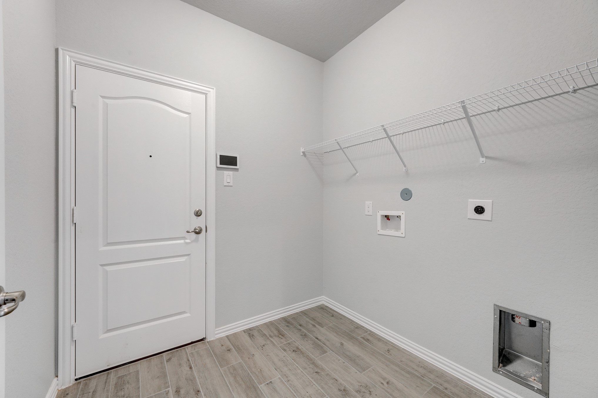 1229 Red Hills Drive Rosharon, TX 77583 - Photo 25 of 29 a view of a room with an empty space