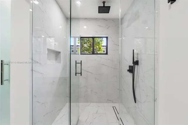 $30,000 | 116 West 1st Court, Miami Beach, FL 33139