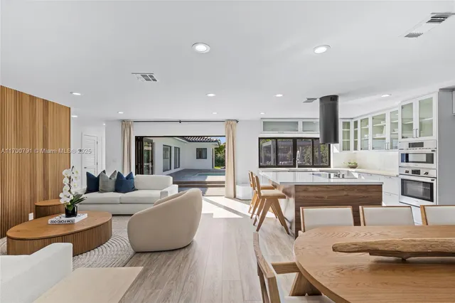 $30,000 | 116 West 1st Court, Miami Beach, FL 33139