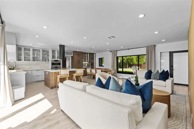 $30,000 | 116 West 1st Court, Miami Beach, FL 33139