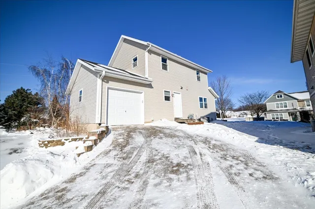 $274,900 | 204 South Musket Ridge Drive, Sun Prairie, WI 53590