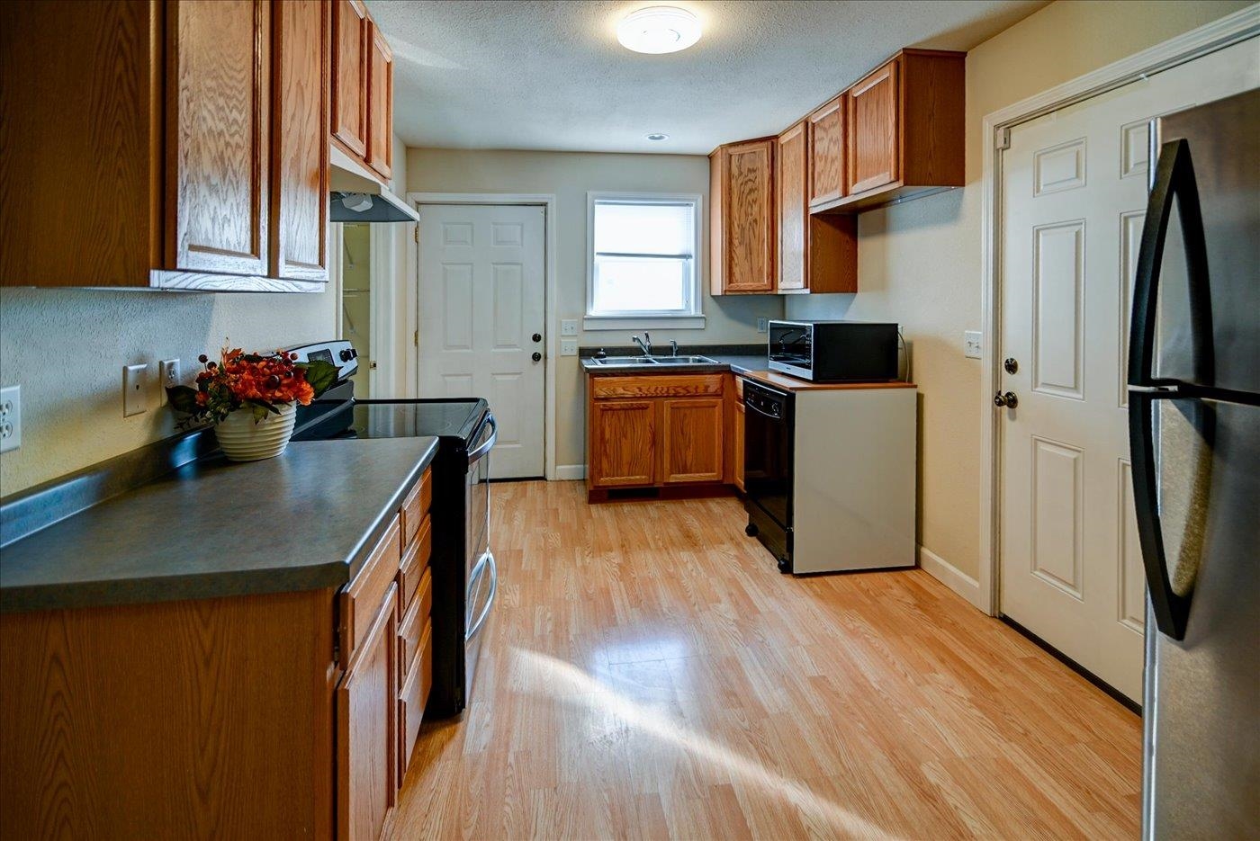 204 South Musket Ridge Drive Sun Prairie, WI 53590 - Photo 8 of 46