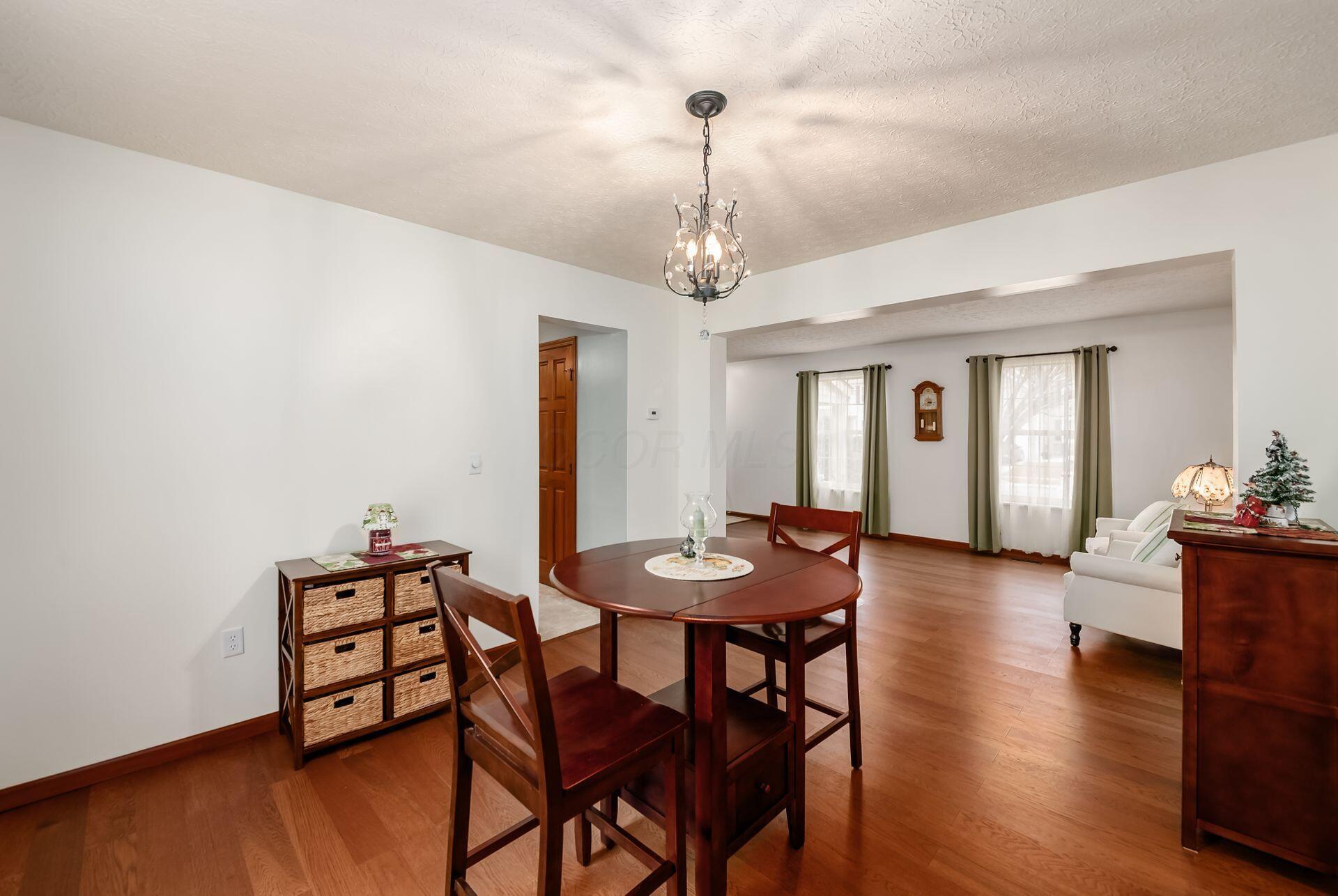 5581 Seapine Road Hilliard, OH 43026 - Photo 11 of 58 Dining Room - 12'2" x 11'0"
