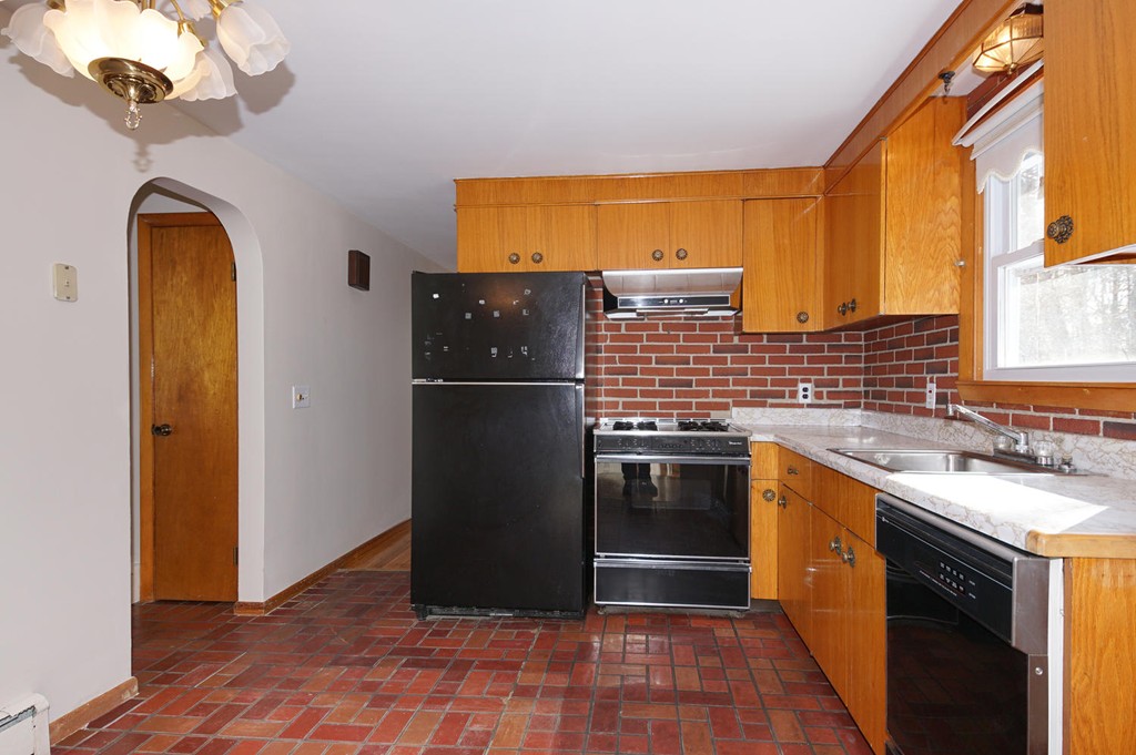 11 Cynthia Road Billerica, MA 01821 - Photo 9 of 16