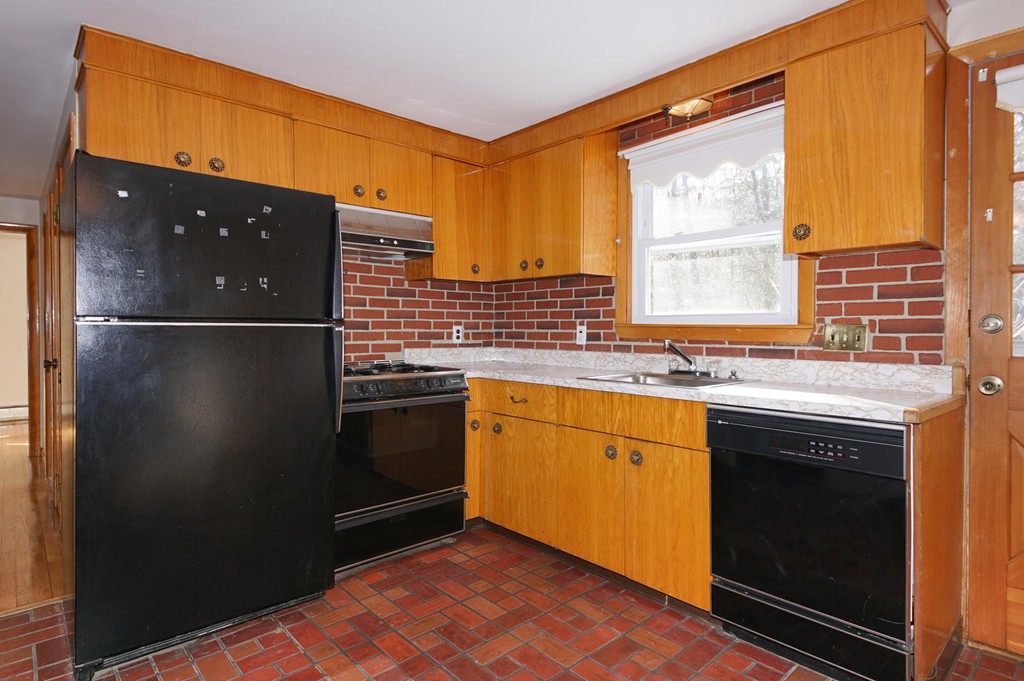 11 Cynthia Road Billerica, MA 01821 - Photo 10 of 16