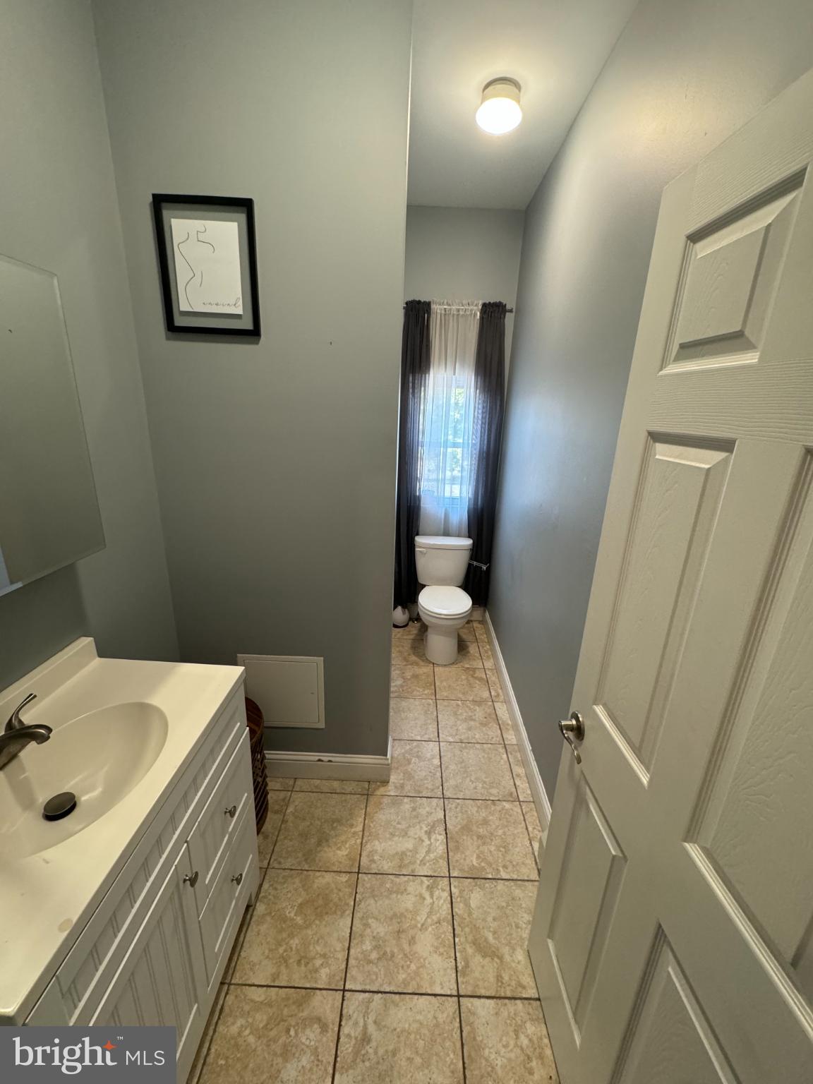 601 Lancaster Avenue, Unit 3 Reading, PA 19611 - Photo 8 of 11 Charming bathroom with modern touches.