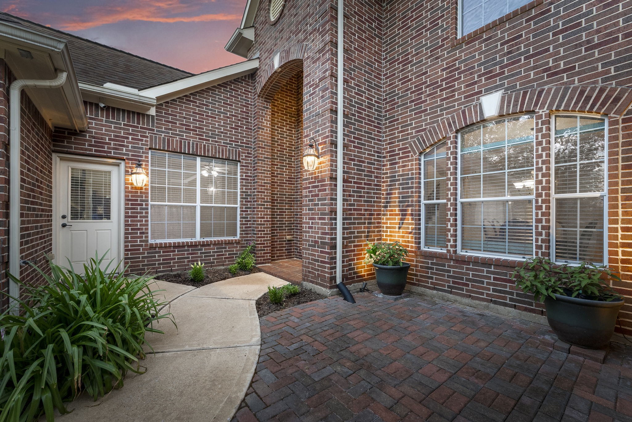 19223 Senterra Lakes Boulevard Spring, TX 77379 - Photo 6 of 48 a house view with a sitting space