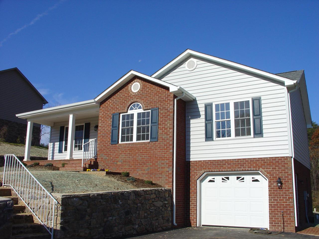 713 North Mill Road Salem, VA 24153 - Photo 2 of 14 Brick And Vinyl Construction