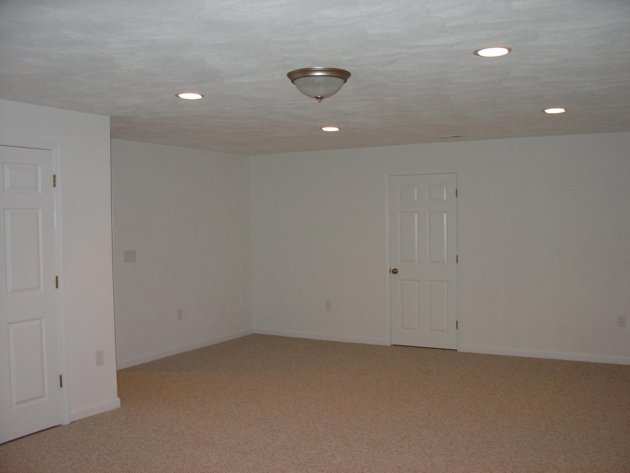 713 North Mill Road Salem, VA 24153 - Photo 12 of 14 Oversized Family Room