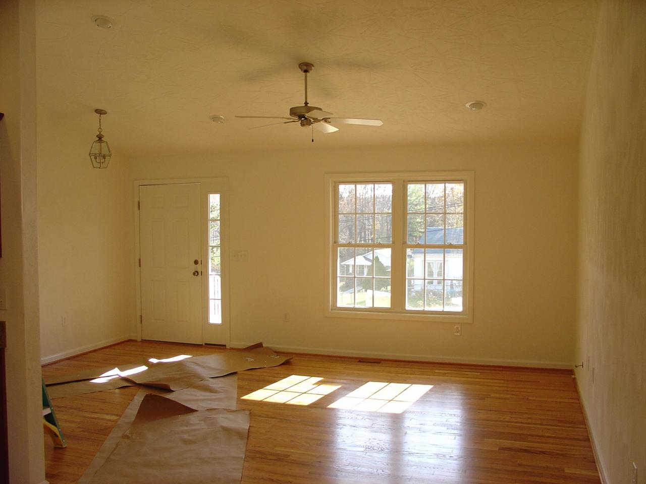 713 North Mill Road Salem, VA 24153 - Photo 4 of 14 Great Room With Hardwood Floors