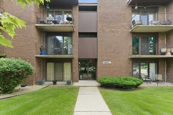 $174,900 | 12823 South Kenneth Avenue, Unit C3, Alsip, IL 60803