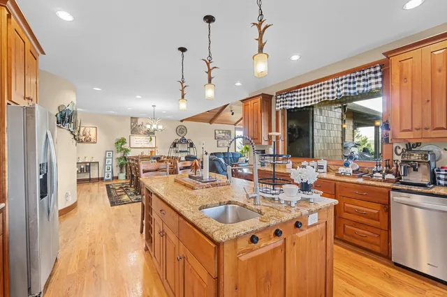 $950,000 | 1613 Coyote Way, Evans, WA 99126