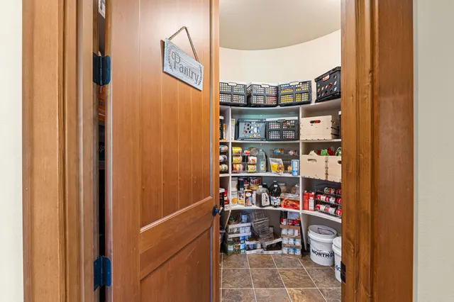 $950,000 | 1613 Coyote Way, Evans, WA 99126