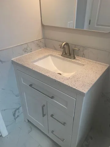 a close view of sink and tap