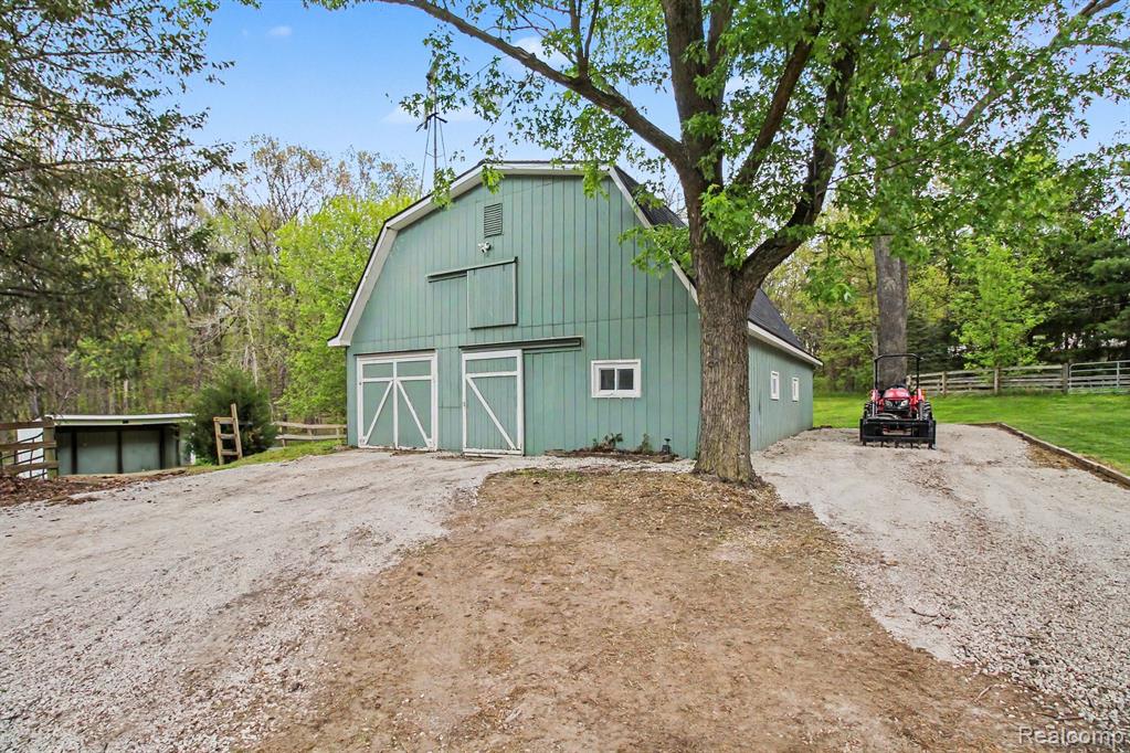 2601 Old Plank Road Milford, MI 48381 - Photo 30 of 36